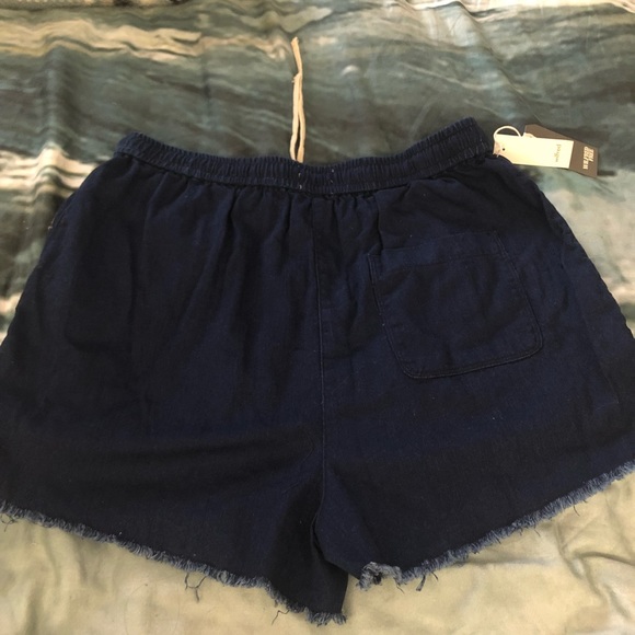 ARITZIA Wilfred Free SAGE SHORT- DARK INDIGO - Picture 5 of 6